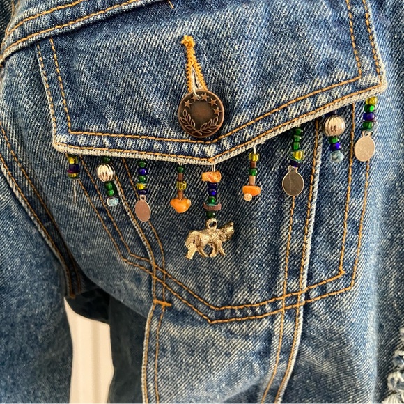 Embellished Cropped Jean Jacket with Sequins⭐️BEAUTIFUL - Picture 4 of 15